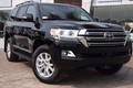 "Soi" Toyota Land Cruiser 2016 giá hơn 5 tỷ đồng tại VN